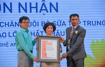 Lễ đón nhận Huân chương Lao động hạng Ba và Kỷ lục Cụm trang trại chăn nuôi bò sữa tập trung ứng dụng công nghệ cao lớn nhất Châu Á.